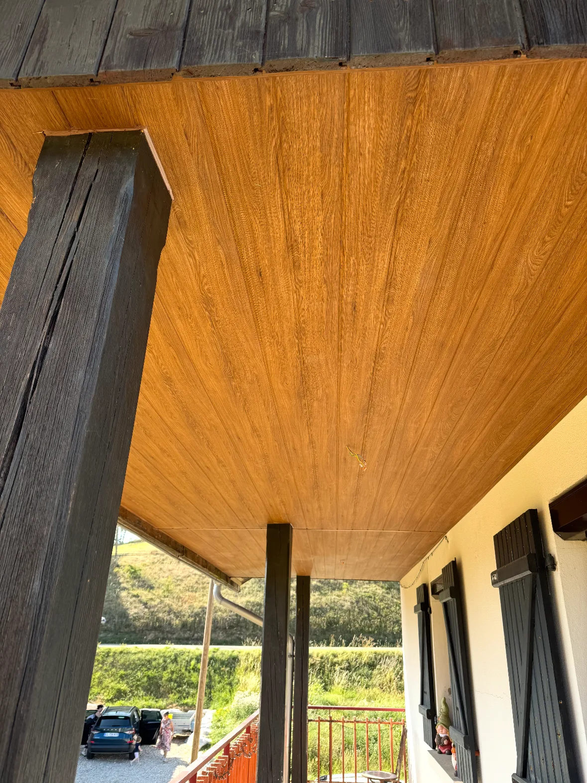 Sous-face en lambris — terrasse couverte